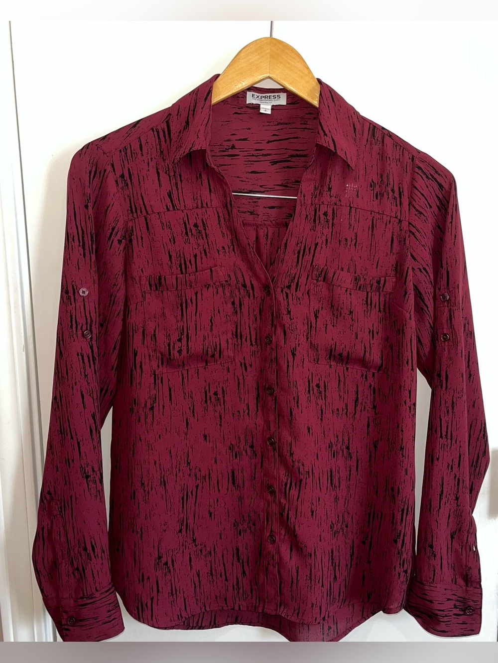 EUC EXPRESS Portofino Magenta Button-Front Blouse with Black Brushstroke Print - Picture 2 of 7